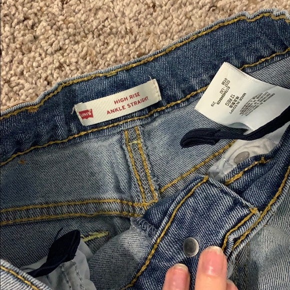 Levi’s - Picture 2 of 4